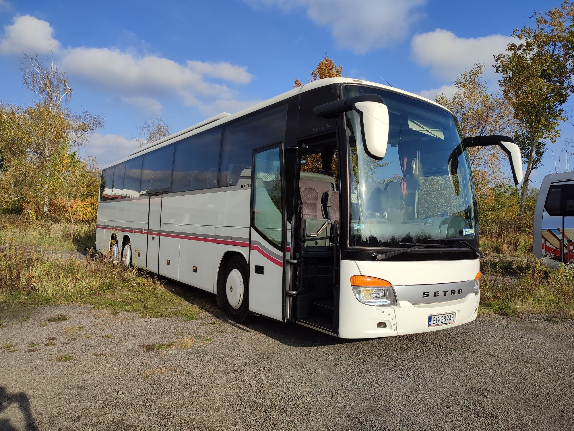 Przewóz osób - wynajem busów i autobusów na 8 - 20 - 35 - 54 - 60 osób