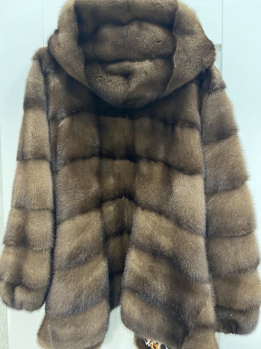 Норковая шубка с капишоном на змейкер.46-48