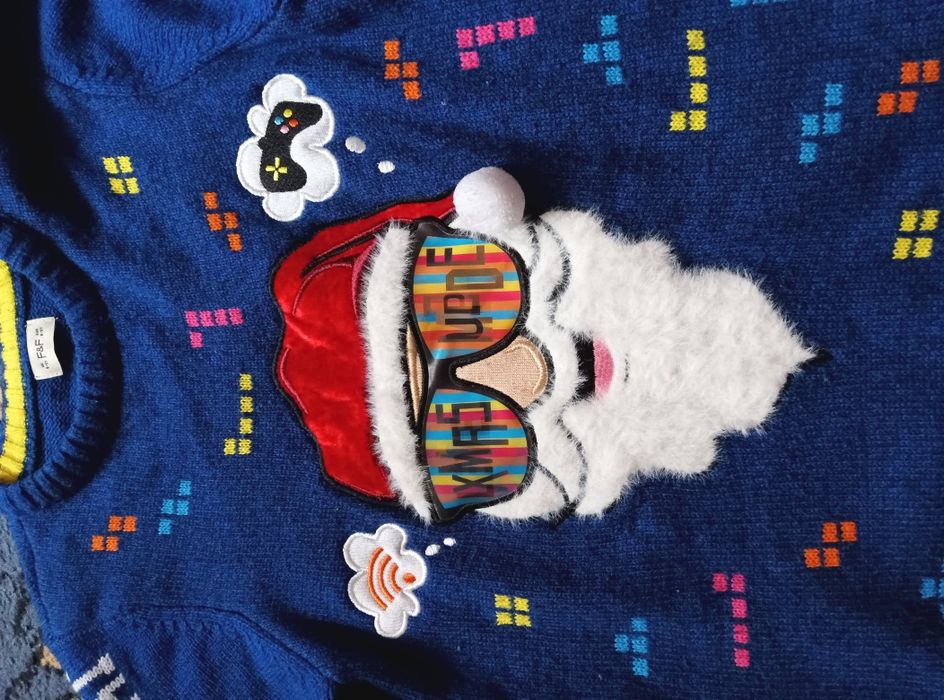 Świąteczny sweterek Mikołaj