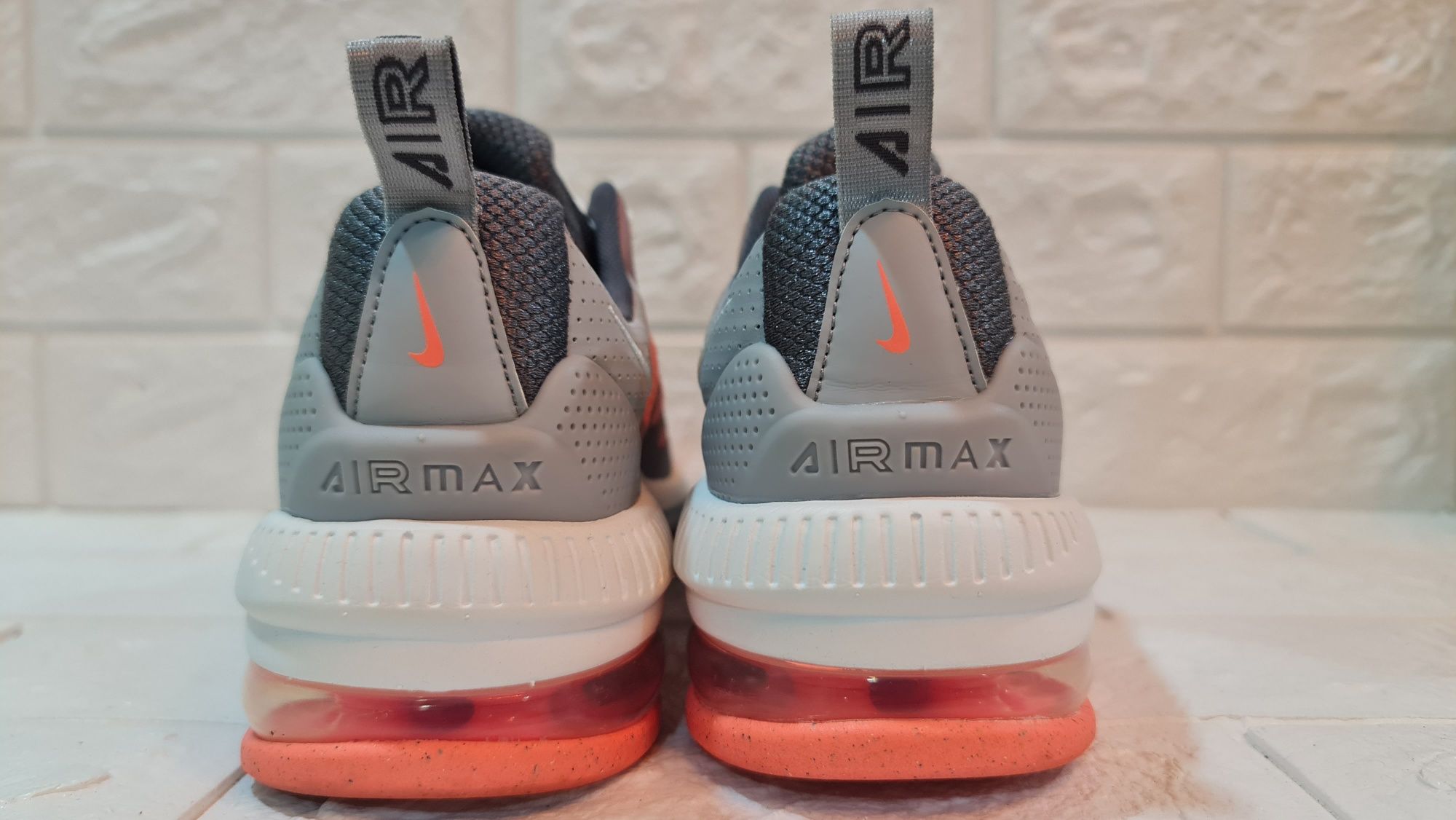 Чоловічі бігові кросівки nike Air Max Genome 41 розмір