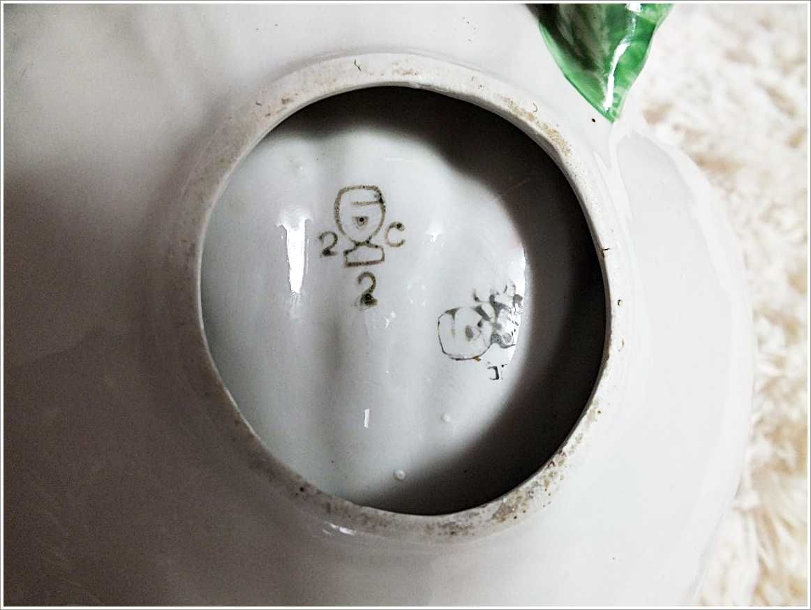 Stara patera Muszla na owoce Glazurowana porcelana sygnowana