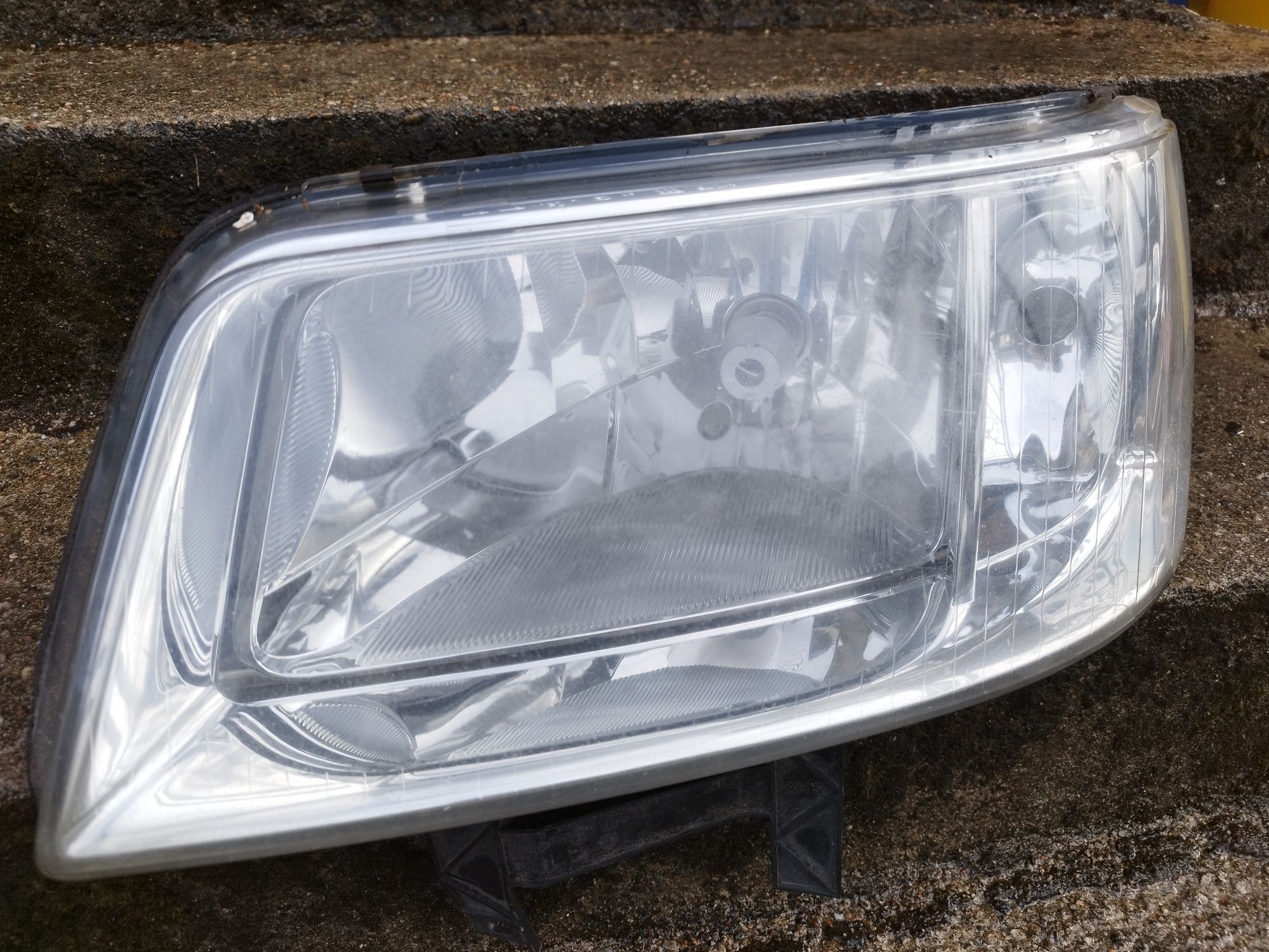 Lampa przednia VW T5 t-5 lewa