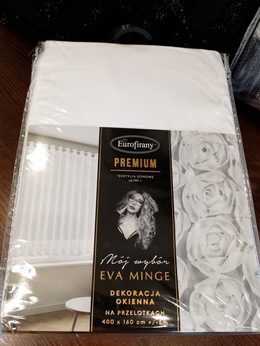 Firanka szyfonowa w róże na taśmie w łuku lub na przelotkach prosta