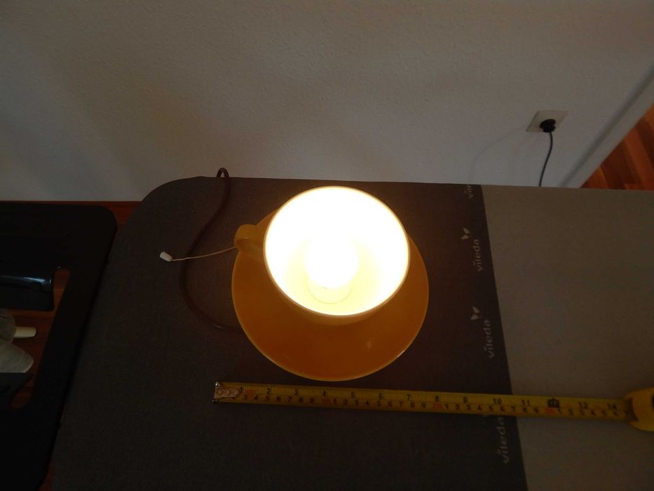 Светильник настольный, настенный.