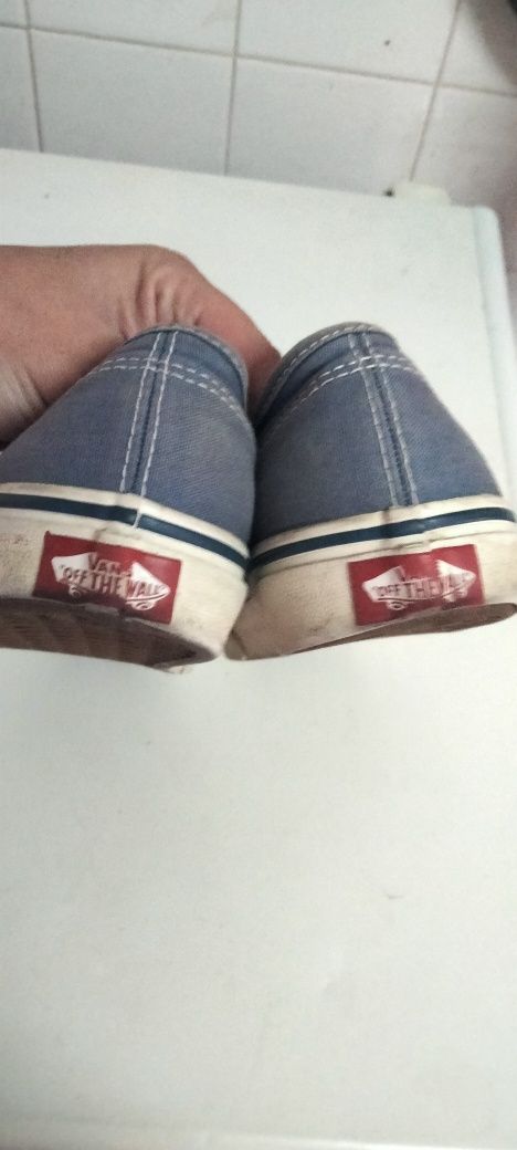 Vans clássicos azuis