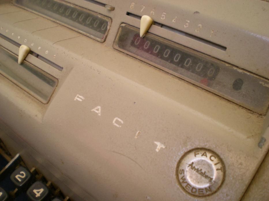 Máquina calcular FACIT antiga C1-13 escritório vintage