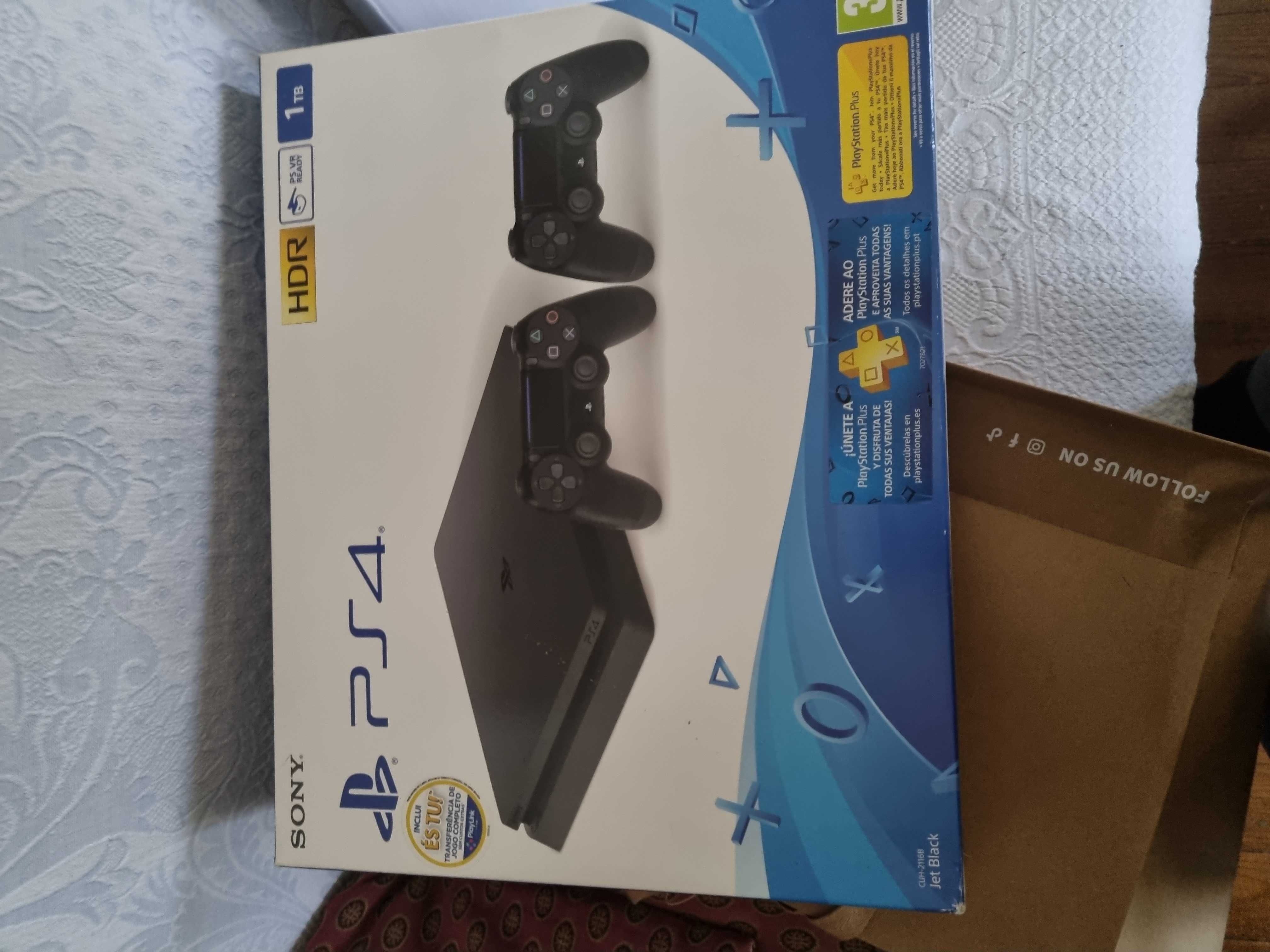 Playstation 4 slim com 1TB versão de firmware 10.50 (desbloqueavel)