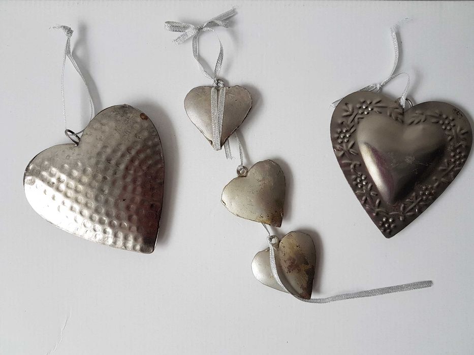 Zawieszka metalowe serce duże i małe tłoczony wzór x 5 sztuk