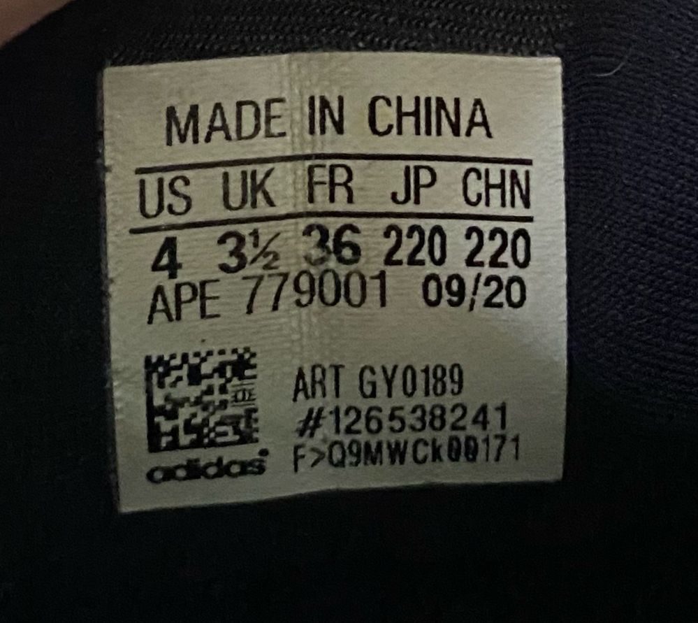 Кроссовки Adidas Yeezy 700 v3 black p 36 оригинал