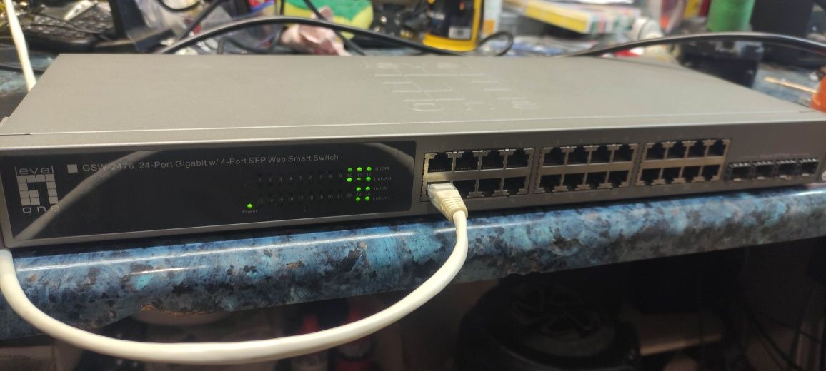 Switch 24 porty level one GSW-2476