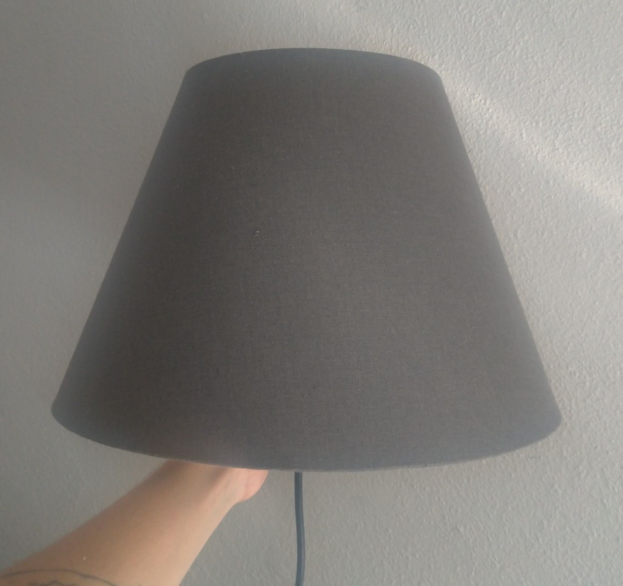 Candeeiro de teto para quarto cinzento