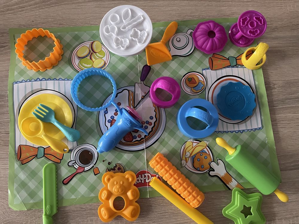 Play Doh zestaw do ciastoliny Kuchnia Ciastka Tort