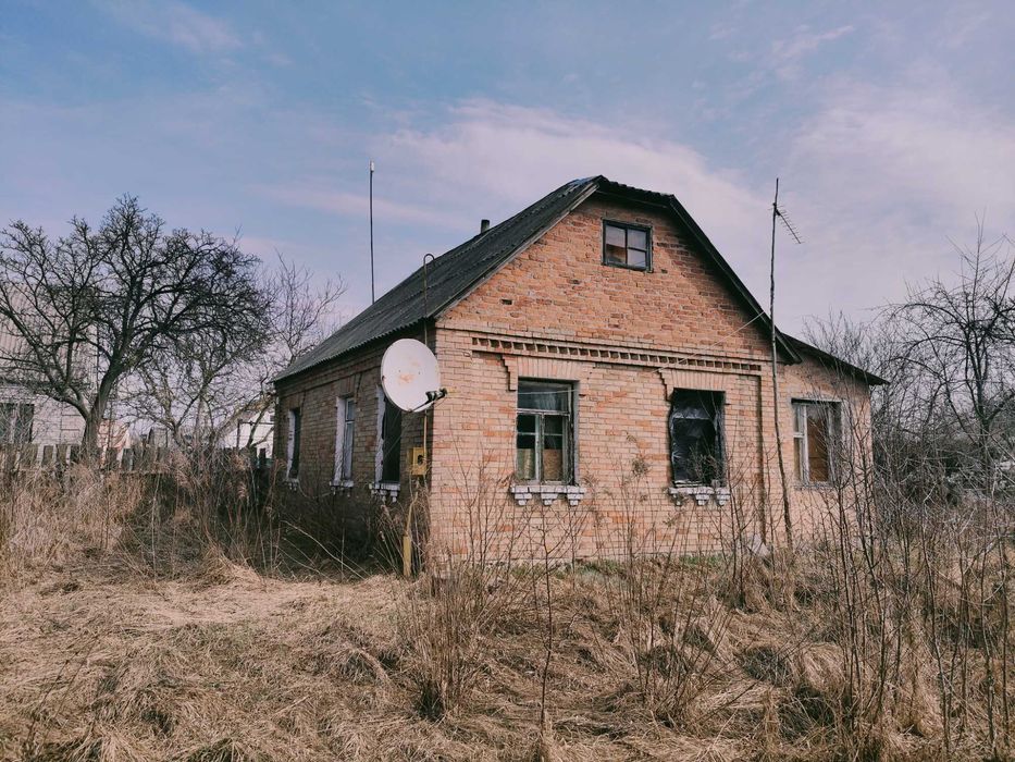 Бабинці - продам будинок цегляний з великою ділянкою !