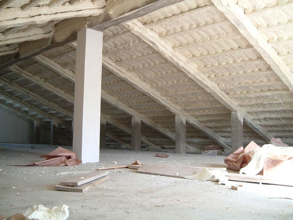 Isolamento Térmico Poliuretano para o seu  Sótão.  Casa Gelada? Não