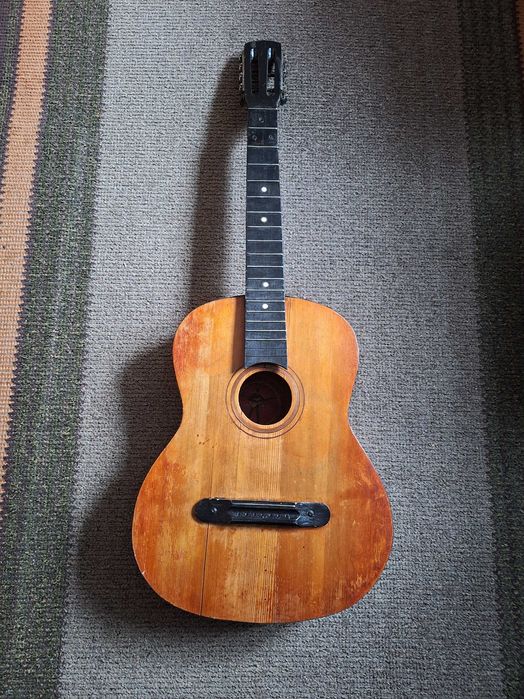 Гитара под восстановление.