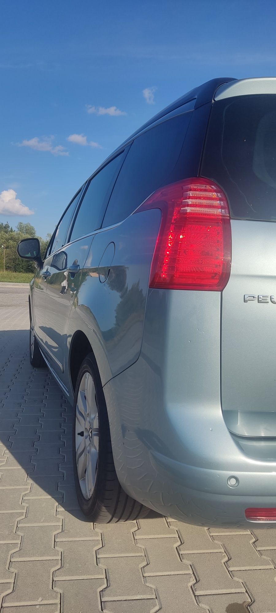 Легковий автомобіль