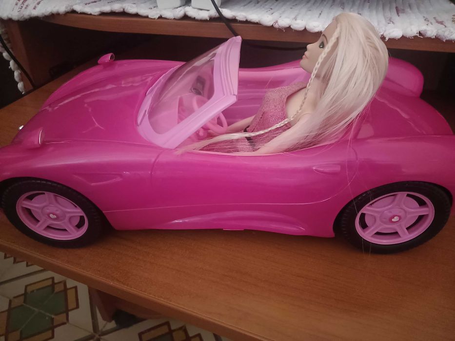 Carro descapotável + boneca