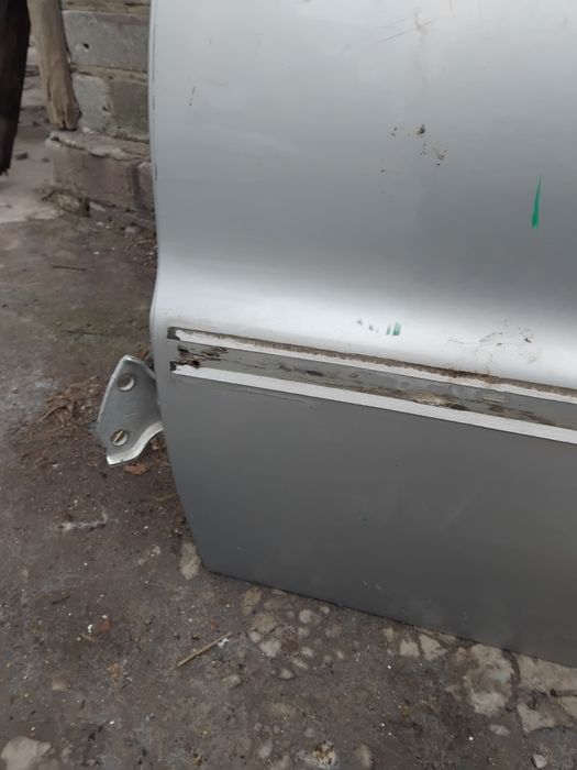 Левая пассажирская дверь серебро ланос сенс деу Daewoo Lanos U92