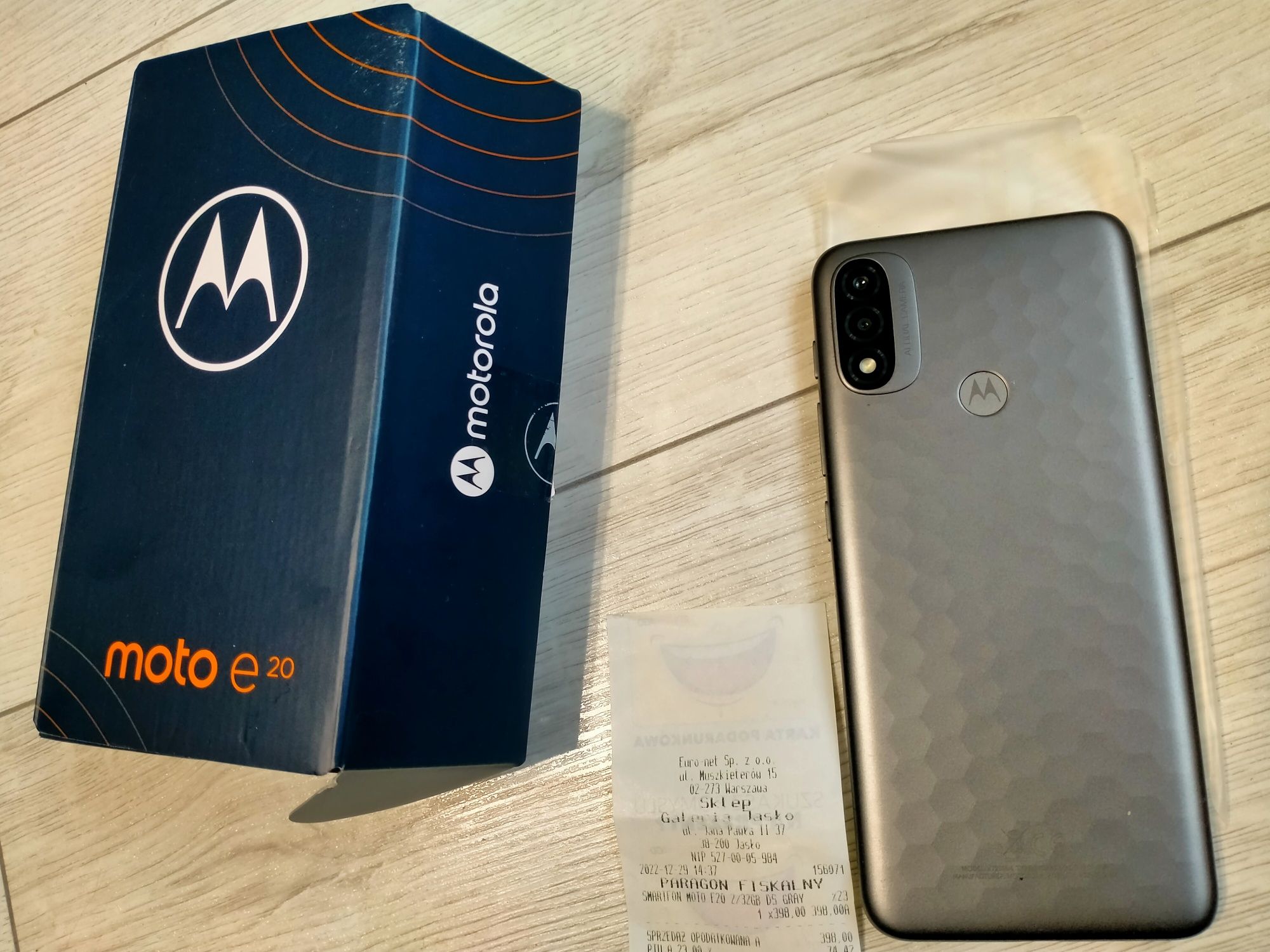 Telefon Motorolla E 20 jeszcze na gwarancji