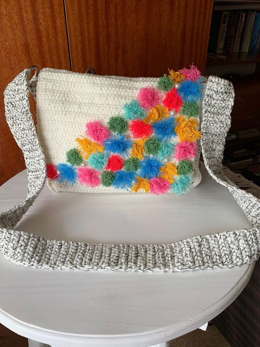 Жіноча сумка ручноі роботи.