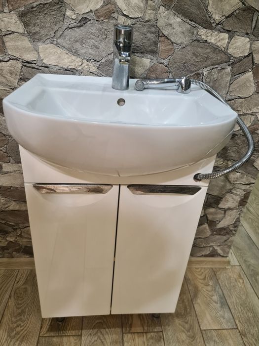 Умивальник у ванну