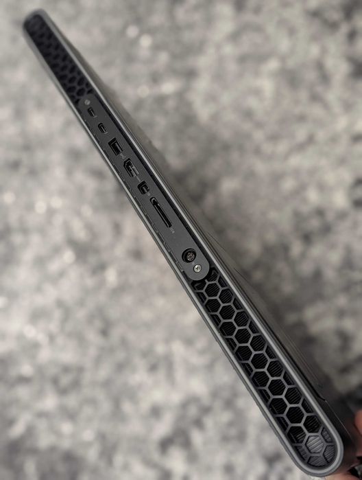 Ноутбук Alienware M18 R1 (i9-13980HX/RTX 4090/32ГБ/1ТБ)
