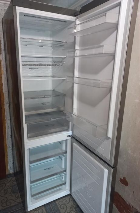 Холодильник LG инверторный 21г.