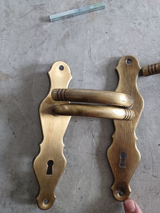 Puxadores porta interior.