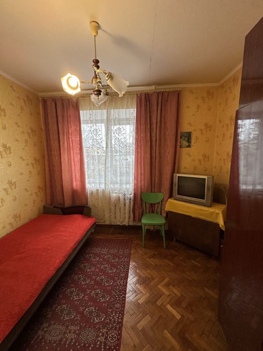 Оренда окремої кімнати для дівчини на Замості, Петроцентр. Варшавська