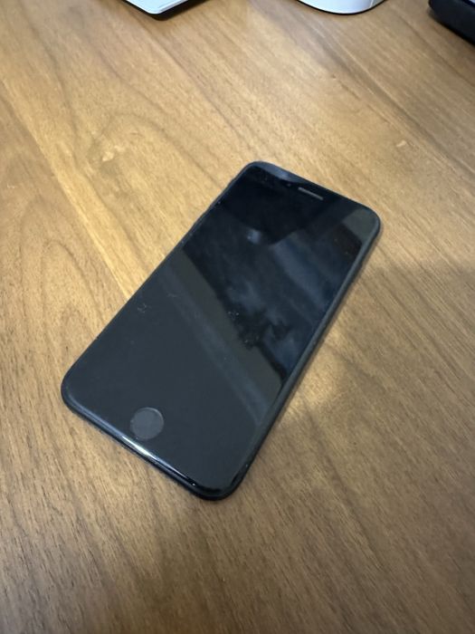 Продам iPhone SE 2020, 64 ГБ