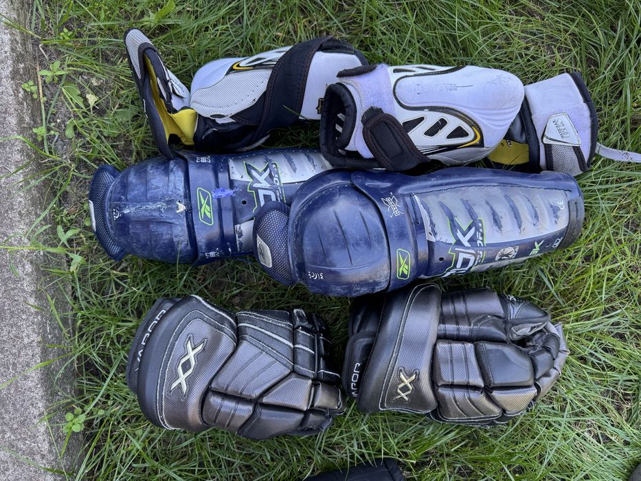 Хокейні щитки, лікті, краги та шолом. Bauer, Easton, CCM, Reebok