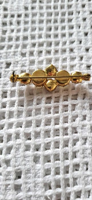 Broche de madrepérola artificial