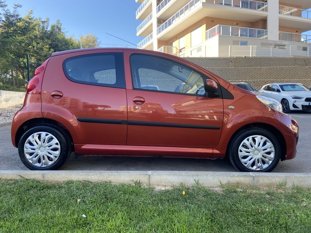 107 • 2009 • Automático • 128 mil km • Ecran  • Motor Toyota • 2 Donos