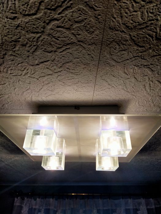 Żyrandol ledowo żarówkowy