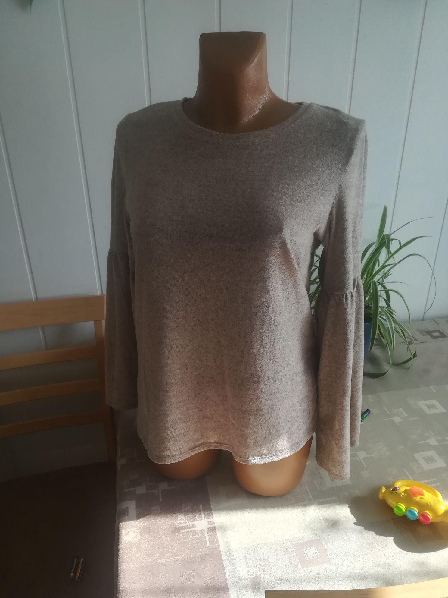 Sweter damski rozm 38 dziurka