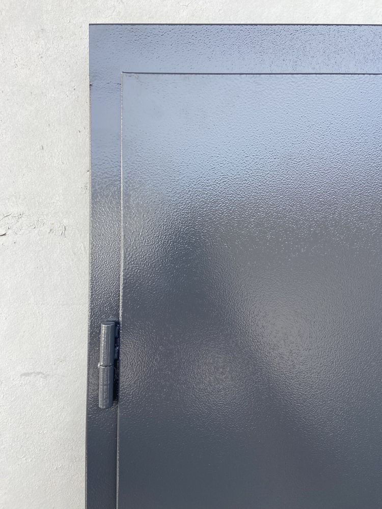 Двері металеві вхідні сірі модель Еко М