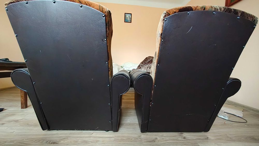 Zestaw foteli wraz z pufami