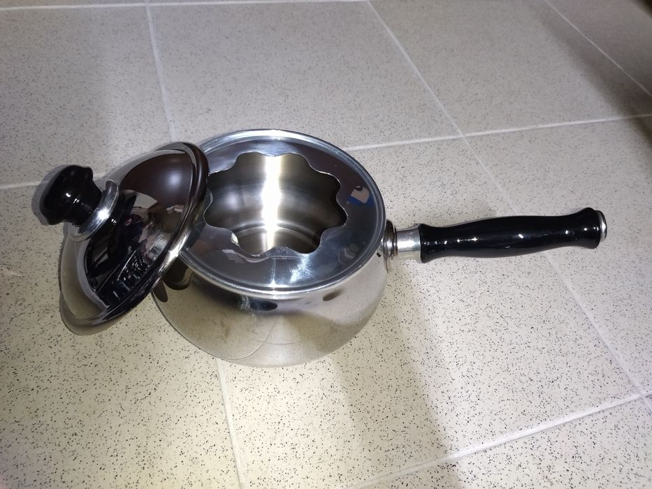 Fondue metal preto