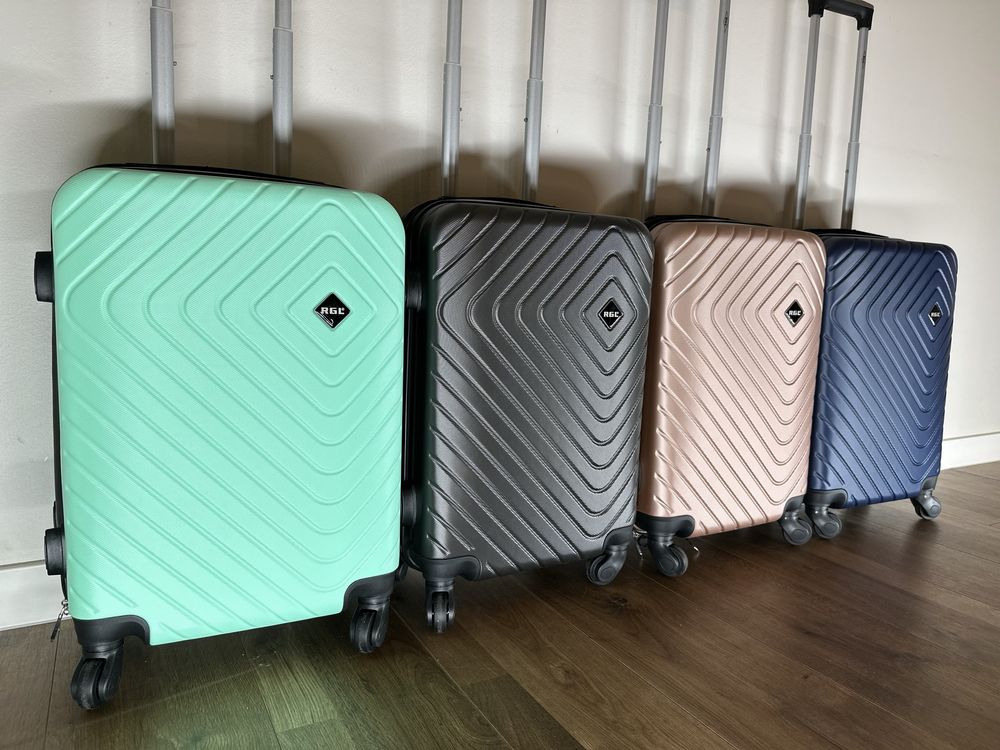 Nowa walizka kabinowa/walizki podróżne