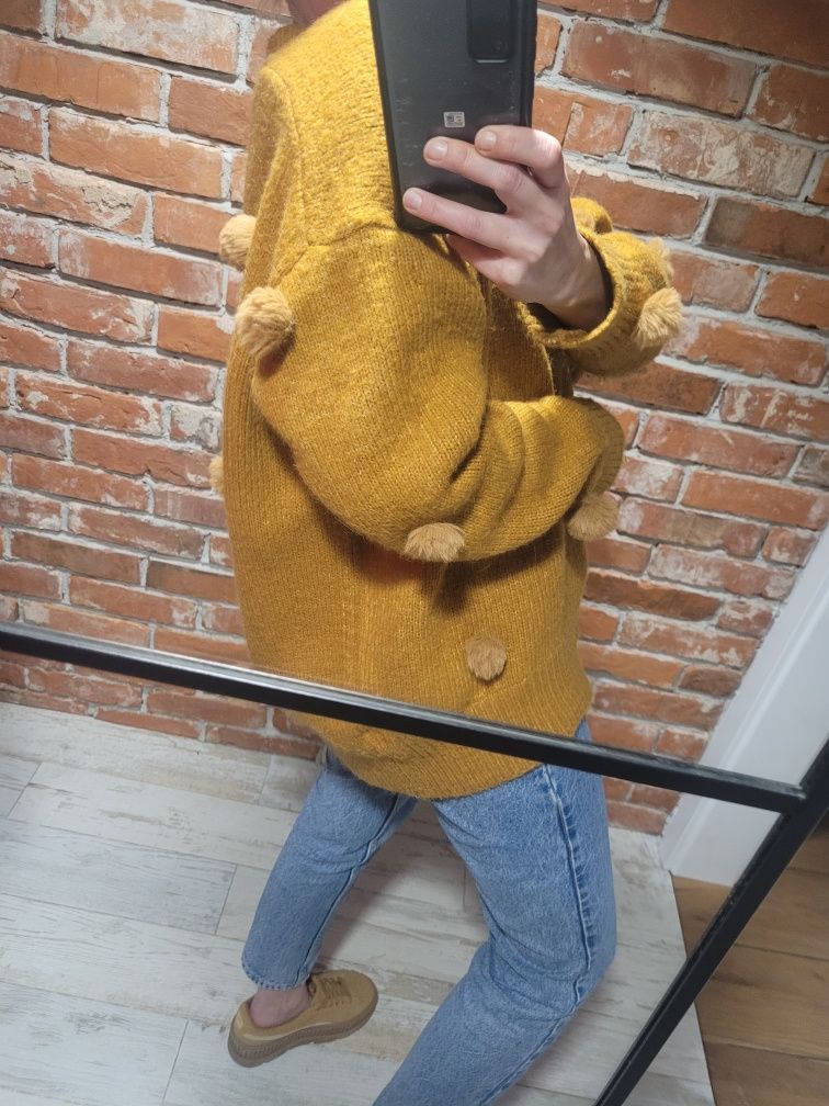 Gruby musztardowy sweter oversize pompony alpaka Zara