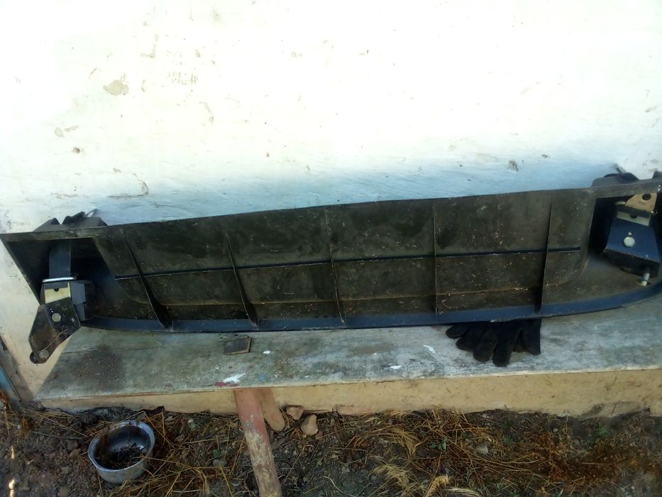 Продам задню полку з ременями безпеки 2107 в гарному стані не поламана