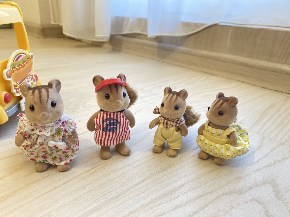 Набор Sylvanian Families "Фургон с хот-догами" и Бурундуки Woodzeez