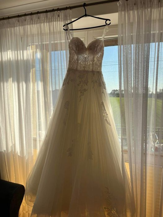 Suknia ślubna Sposabella z trenem