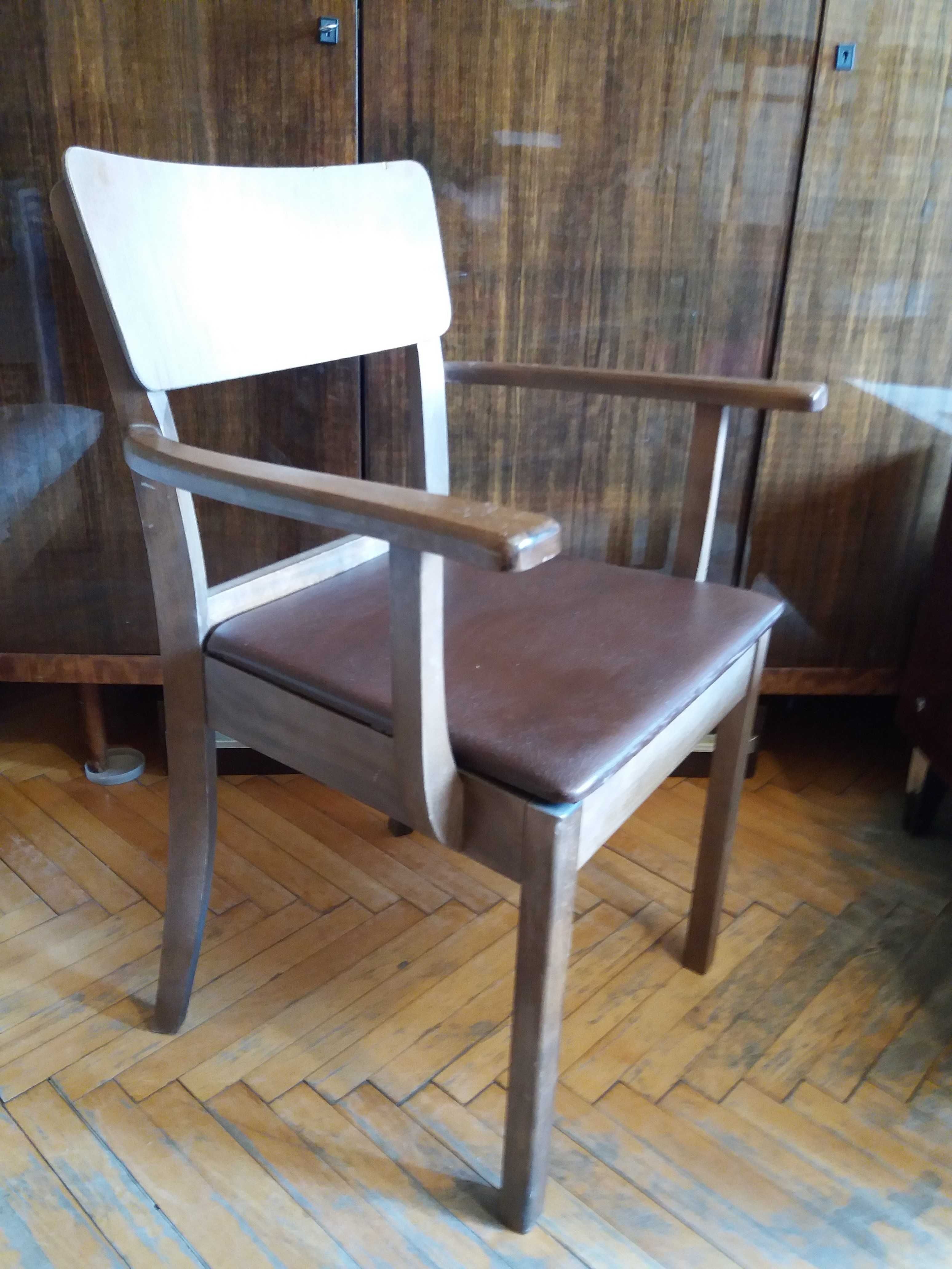 Кресло деревянное кожаное