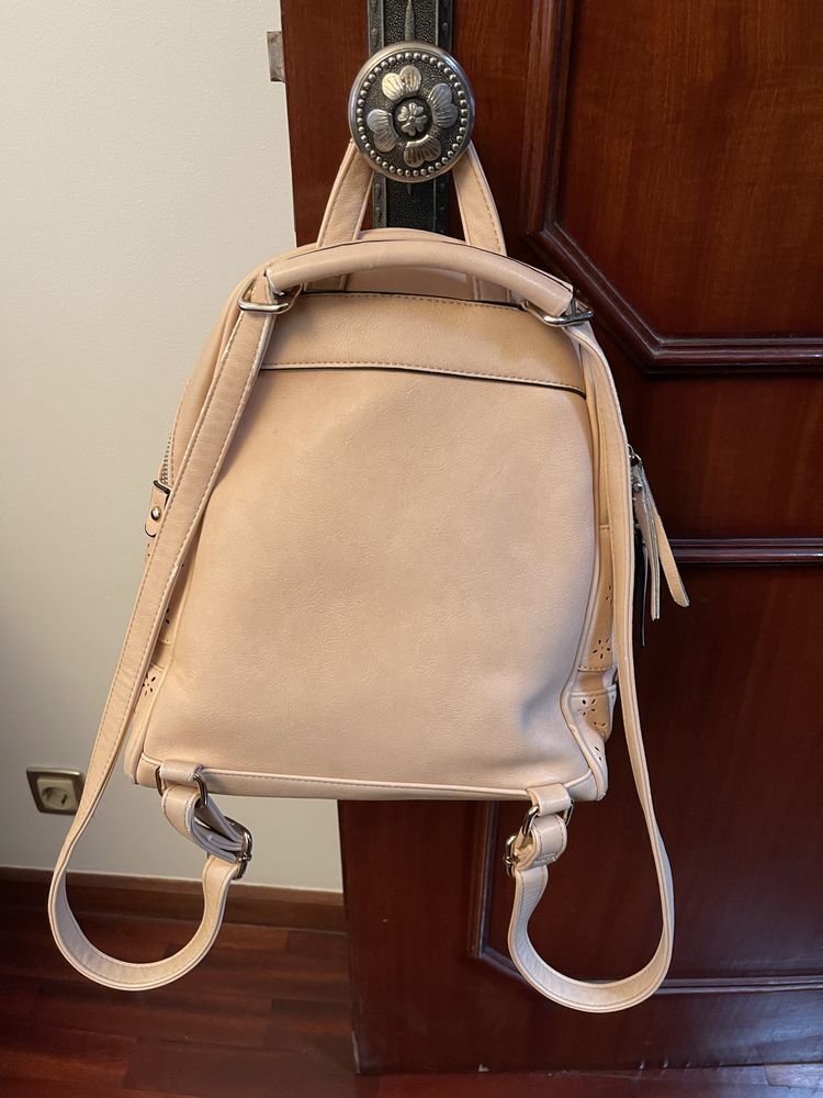 Mochila com padrão de flores