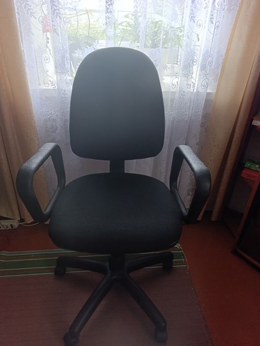 Продам крісло офісне