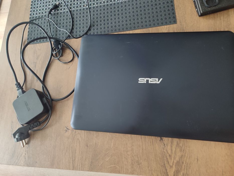 Laptop Asus A555L