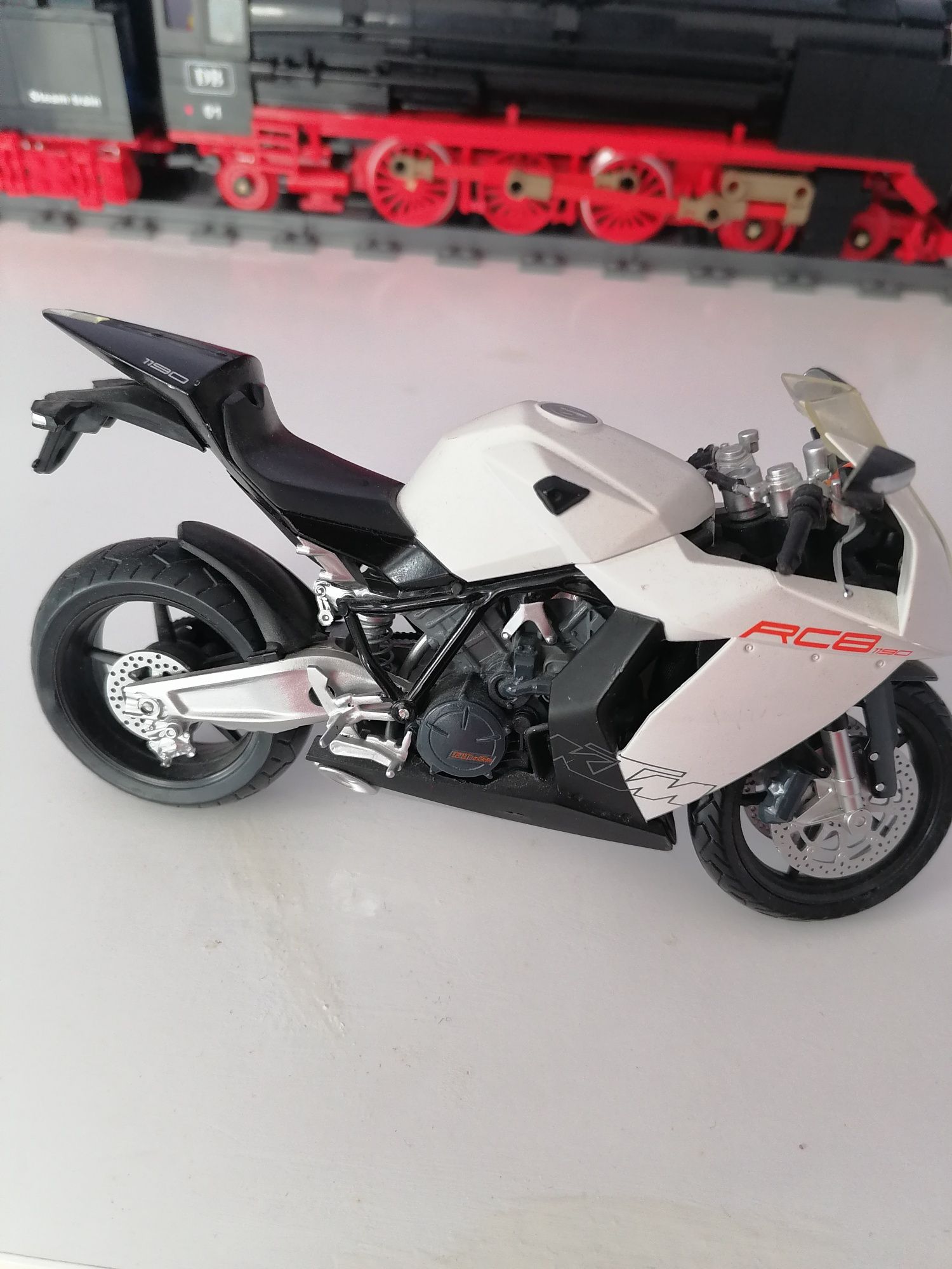 Model motocykla ktm 1:12