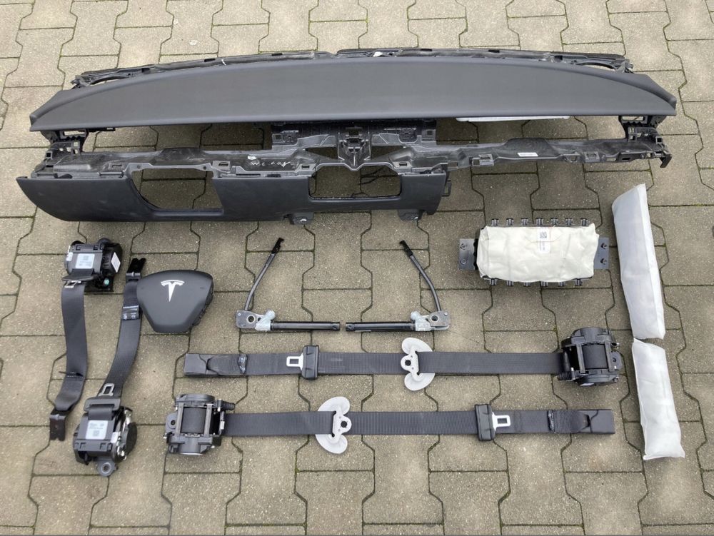 Tesla Model 3, Y торпеда, ремени, подушка в руль, ноги РАЗБОРКА