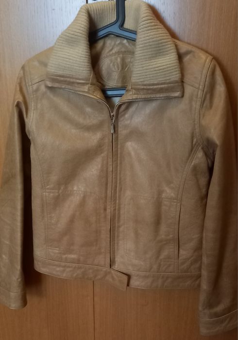 Blusão em pele genuína e gola em malha